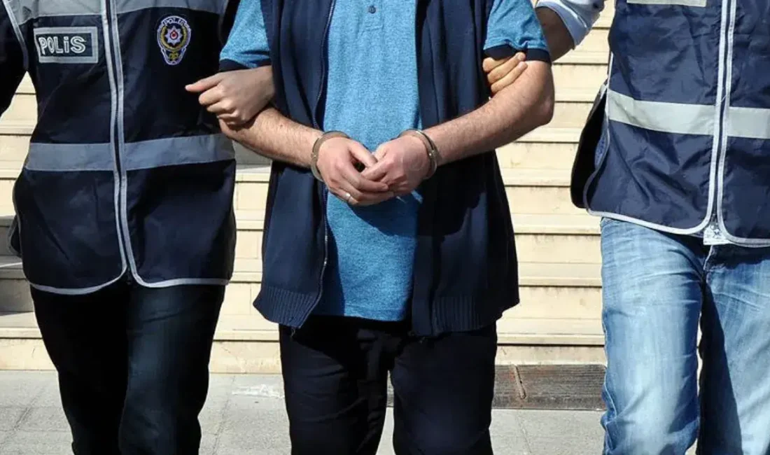 İstanbul Kadıköy’de narkotik polislerinin şüphe üzerine durdurduğu bir motosiklet, büyük