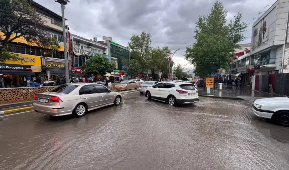 Erzincan’da öğleden sonra aniden bastıran ve hayatı adeta durma noktasına