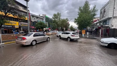 Erzincan’da öğleden sonra aniden bastıran ve hayatı adeta durma noktasına