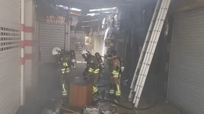 Hatay’da bir pasajda aniden yükselen alevler tüm çarşıyı ayağa kaldırdı.