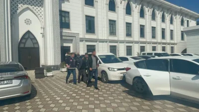 Kocaeli’nin Darıca ilçesinde girdikleri evden yaklaşık 25 bin lira değerinde