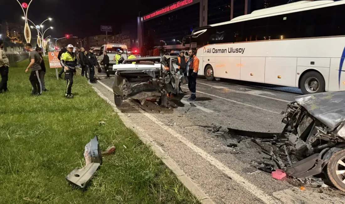 Yozgat’ta meydana gelen ve 4 otomobilin birbirine girdiği feci zincirleme