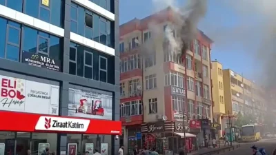 Aksaray’ın kalbinde yer alan 5 katlı iş merkezinden yükselen dumanlar