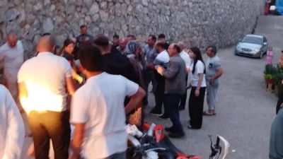 Sakarya’nın Karasu ilçesinde, önündeki otomobili sollamaya çalışırken direksiyon hakimiyetini kaybeden