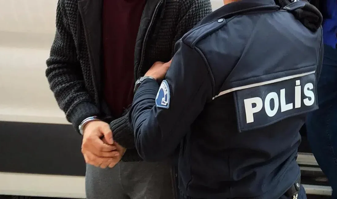 Balıkesir’in Savaştepe ilçesinde uyuşturucu satıcılarına yönelik düzenlenen operasyonda adeta nefesler