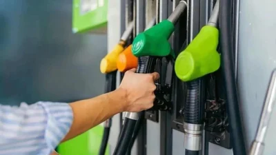 Milyonlarca araç sahibinin gözü kulağı akaryakıt istasyonlarındaki tabelalara çevrildi. 30