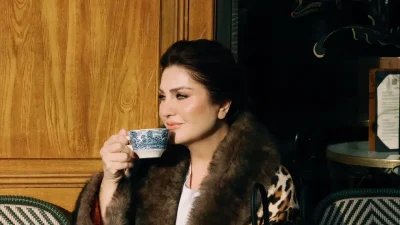 Ünlü sanatçı Sibel Can, dünyaca ünlü Cannes Film Festivali’nden paylaştığı