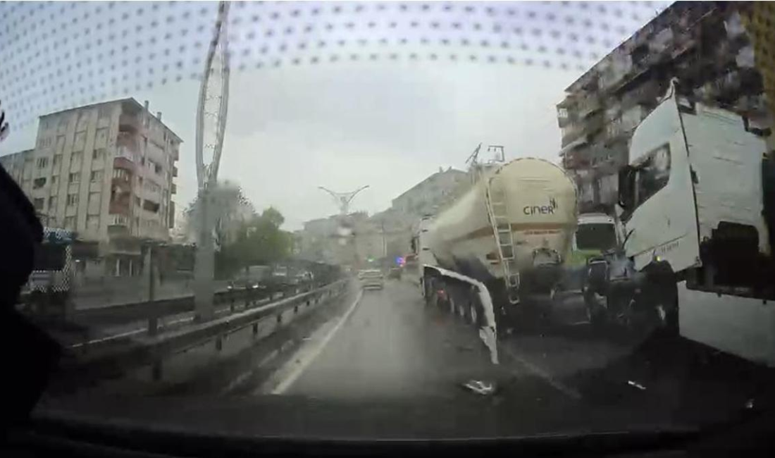 Kocaeli’nin İzmit ilçesinde meydana gelen ve 4 aracın birbirine girdiği