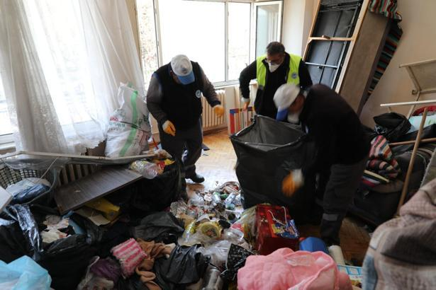 Eskişehir’in göbeğinde yükselen ağır kokular mahalleliyi sokağa döktü. Odunpazarı ilçesinde