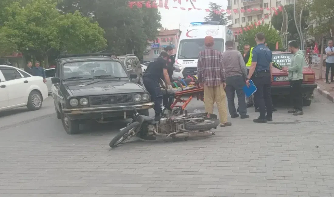 Kütahya’nın Gediz ilçesinde meydana gelen feci kazada, otomobil ile çarpışan