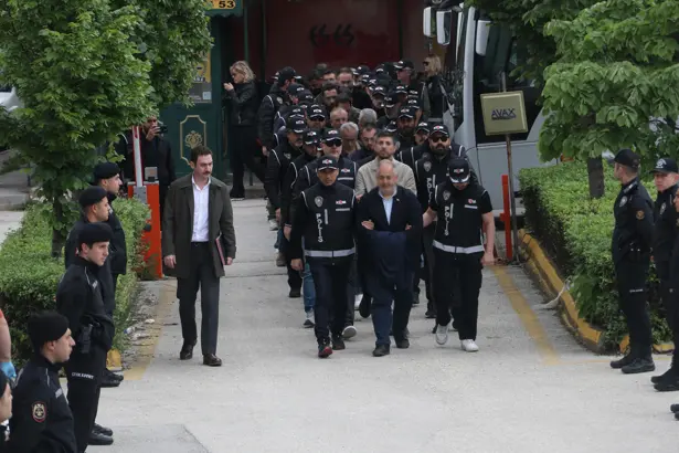 Eskişehir’de yerel yönetimi sarsan yolsuzluk soruşturmasında kritik sürece girildi. Aralarında