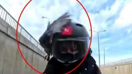 Mardin’de seyir halindeki bir motosiklet sürücüsü, hiç beklemediği bir anda