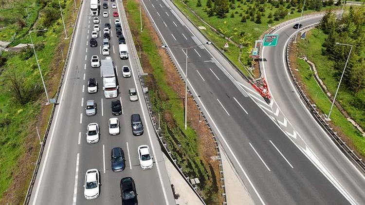 Kurban Bayramı tatilinin 9 güne çıkmasıyla birlikte memleket yollarına düşen