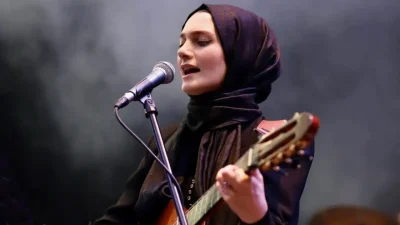 Sanat dünyasının genç ve yetenekli isimlerinden biri olan Zeynep Betül