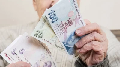 Milyonlarca emeklinin Kurban Bayramı öncesinde yolunu gözlediği ikramiye ve maaş