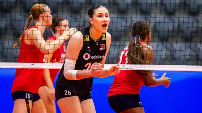 Eczacıbaşı altyapısından yetişen ve henüz 16 yaşında olmasına rağmen A