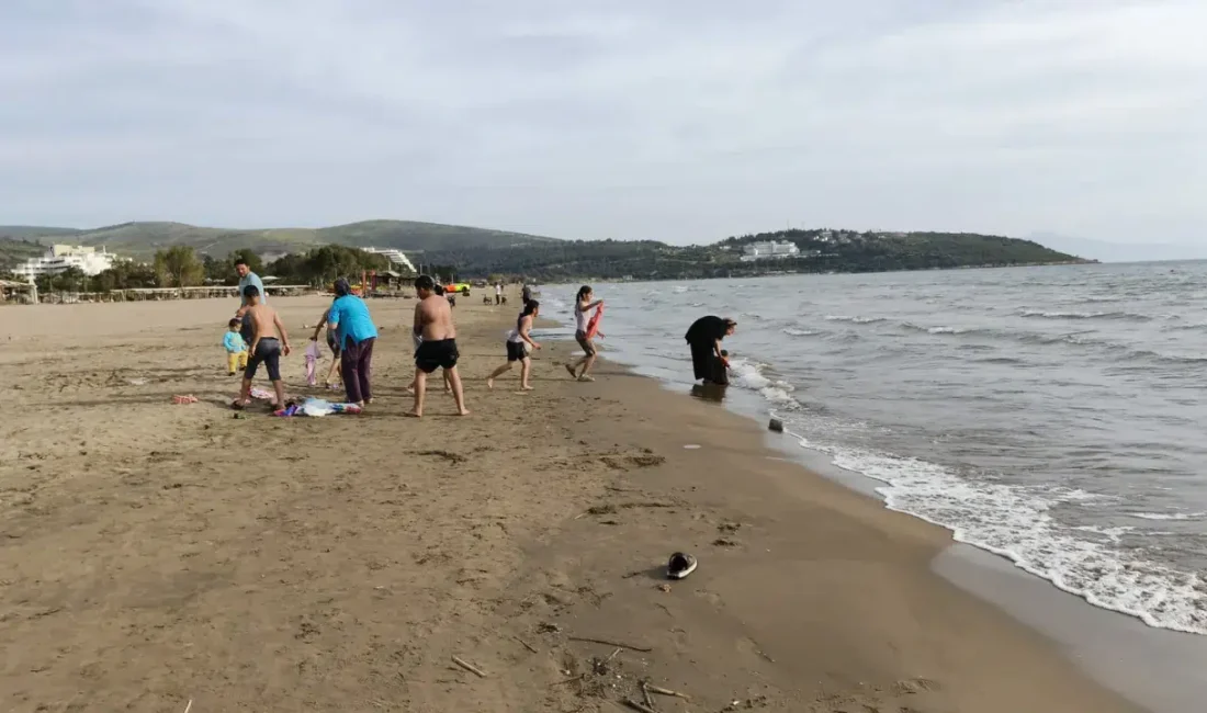 Aydın ve Ege kıyılarında termometrelerin hızla yükselmesiyle birlikte tatilciler sahillere