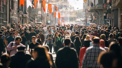 Türkiye’de milyonlarca insanın iç göçle yer değiştirdiği günümüzde, herkes doğduğu