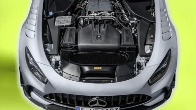 Otomobil dünyasında büyük ses getiren bir karara imza atan Mercedes-AMG,