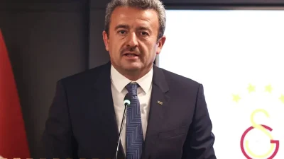 Galatasaray yönetiminde hareketli saatler yaşanıyor. Sarı-kırmızılı camiada şok etkisi yaratan