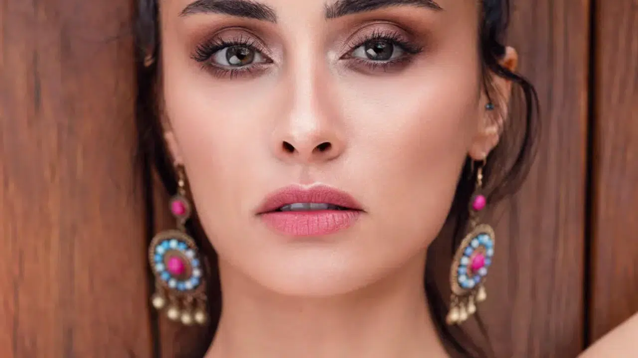 Show TV ekranlarının reyting rekortmeni dizisi Kızılcık Şerbeti’ne Hilal karakteriyle