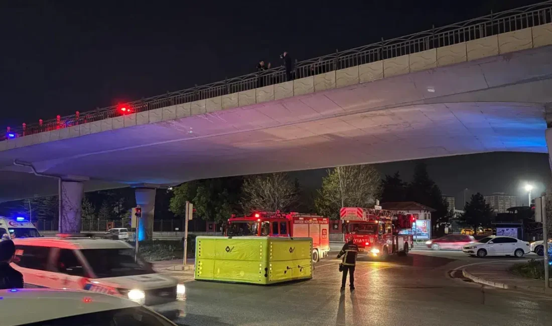 Kayseri’nin Kocasinan ilçesinde bir şahsın köprüye çıkarak intihar girişiminde bulunması