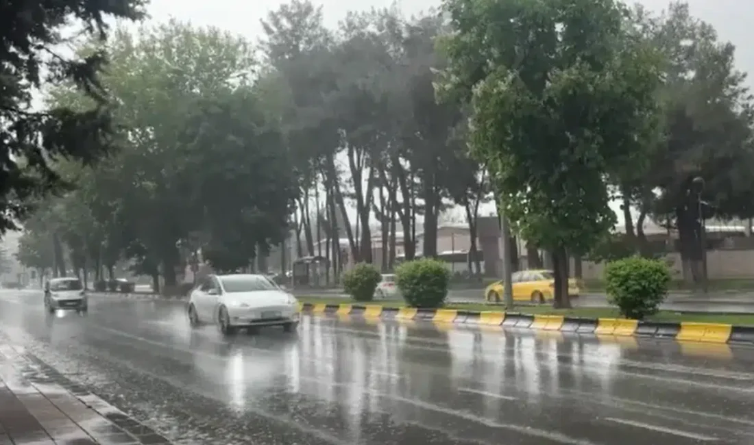 Gaziantep’te aniden etkisini gösteren şiddetli sağanak yağış, kent genelinde hayatı