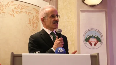Ulaştırma ve Altyapı Bakanı Abdulkadir Uraloğlu, Trabzon’da katıldığı özel programda