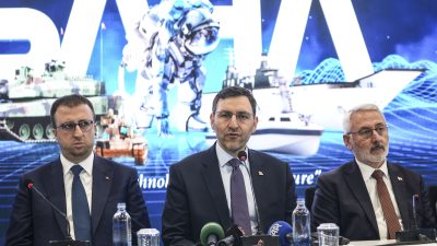 İstanbul’da düzenlenen ve Avrupa’nın en büyük savunma sanayisi buluşması olan