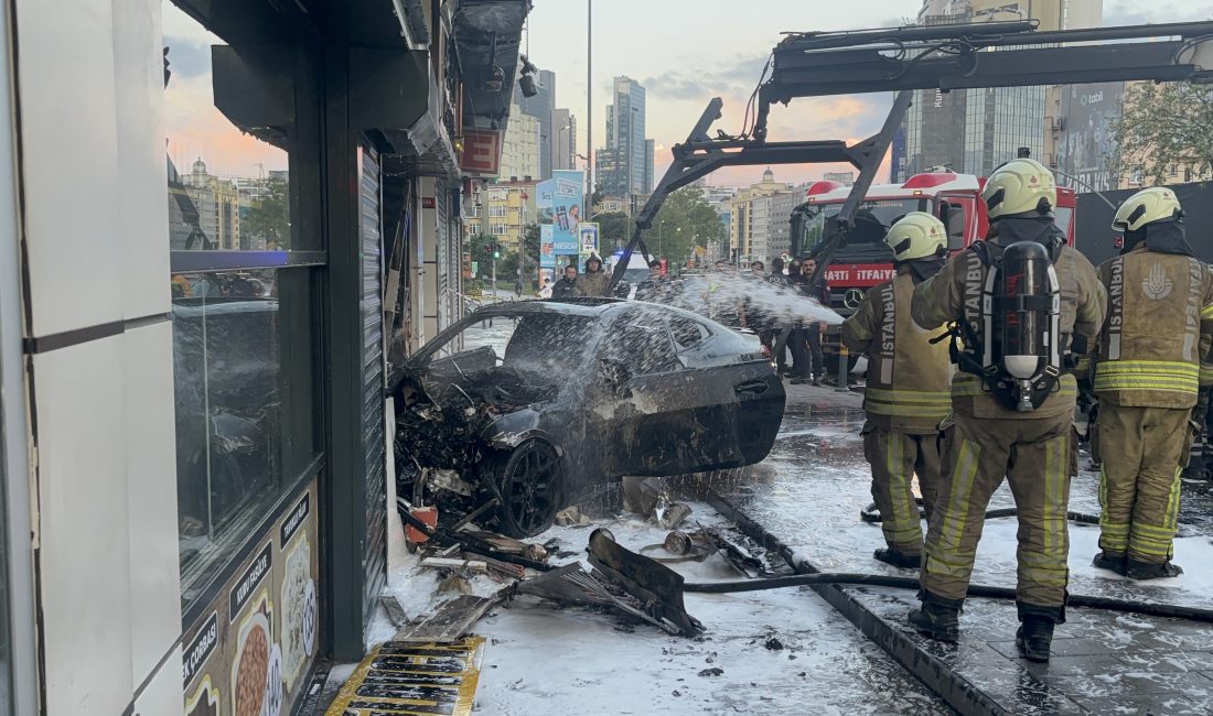 İstanbul Şişli’de kontrolden çıkan bir otomobilin yol kenarındaki iş yerine