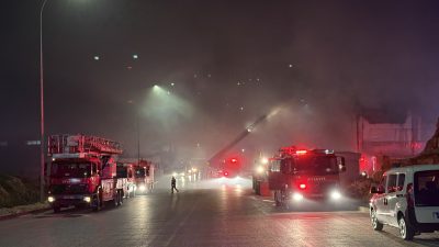 Gaziantep Organize Sanayi Bölgesi’nde gece yarısı yükselen alevler tüm şehri