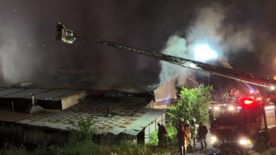İstanbul Arnavutköy’de gece yarısı başlayan ve kısa sürede büyüyerek çevredeki