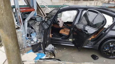 Burdur’un Bucak ilçesinde sürücüsünün direksiyon hakimiyetini kaybetmesi sonucu kontrolden çıkan