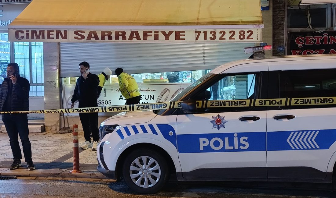 Denizli’nin Çivril ilçesinde 30 yıldır esnaflık yapan bir kuyumcunun, müşterilerine