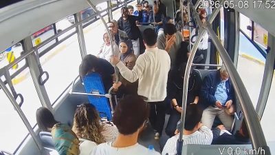 Sakarya’da seyir halindeki belediye otobüsünde yaşanan panik dolu anlar, şoför