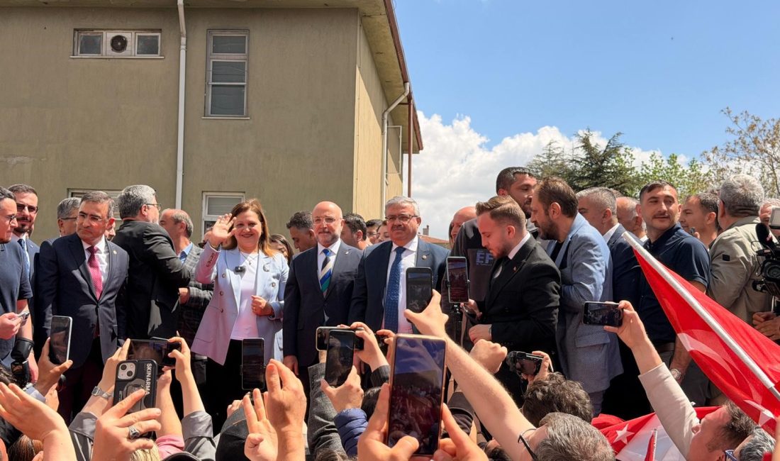 CHP’den istifa ederek AK Parti saflarına katılan Afyonkarahisar Belediye Başkanı