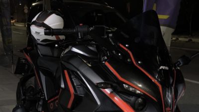 İstanbul Sultangazi’de gece yarısı kilitli motosikleti çalan iki hırsız güvenlik