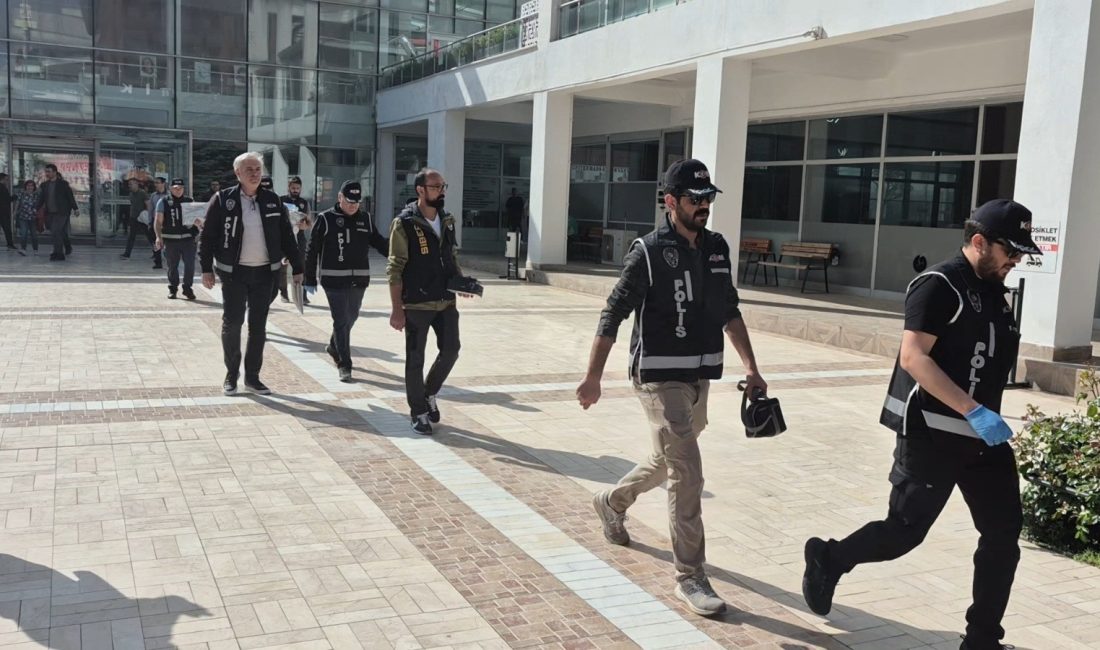 Eskişehir’de sabahın ilk saatlerinde başlayan hareketlilik, CHP’li Tepebaşı Belediyesi’ne yönelik