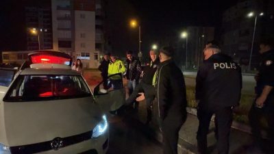 Kayseri’de polis ekiplerinin şüphe üzerine durdurduğu modifiyeli aracın sürücüsü, alkollü