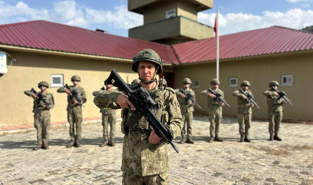 Hakkari’nin Irak sınırındaki sıfır noktasında, vatan savunması için elleri tetikte