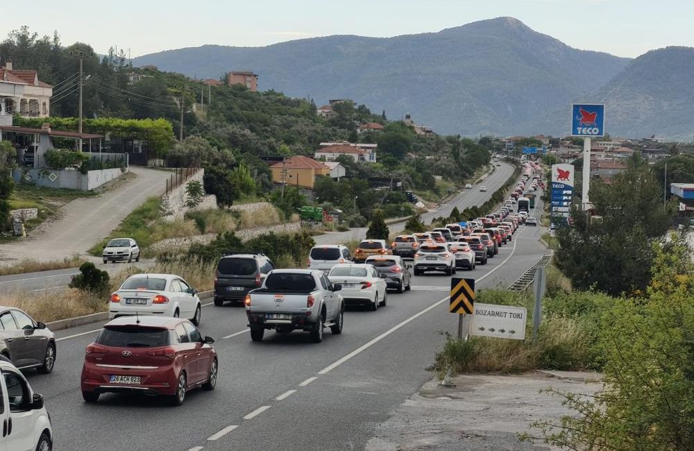 Kurban Bayramı tatilini fırsat bilip Ege sahillerine akın eden tatilciler
