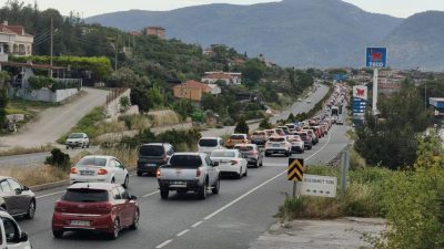 Kurban Bayramı tatilini fırsat bilip Ege sahillerine akın eden tatilciler