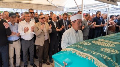 CHP Grup Başkanı Özgür Özel, ailesini derinden sarsan acı bir