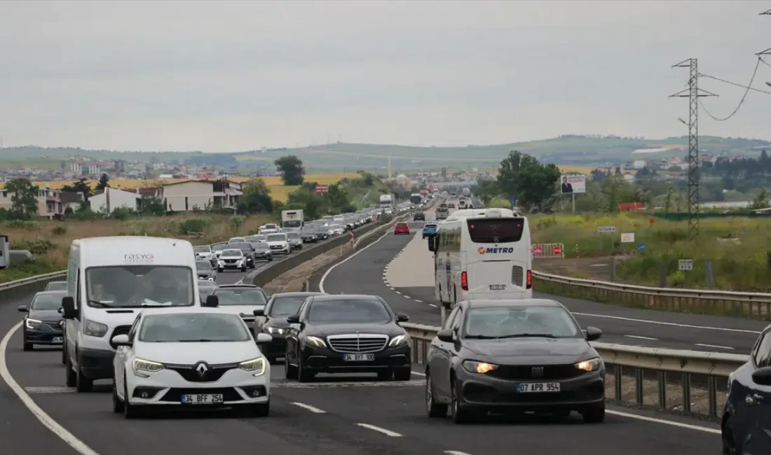 Kurban Bayramı tatilinin başlamasıyla birlikte İstanbul-Tekirdağ kara yolunda beklenen trafik