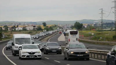 Kurban Bayramı tatilinin başlamasıyla birlikte İstanbul-Tekirdağ kara yolunda beklenen trafik