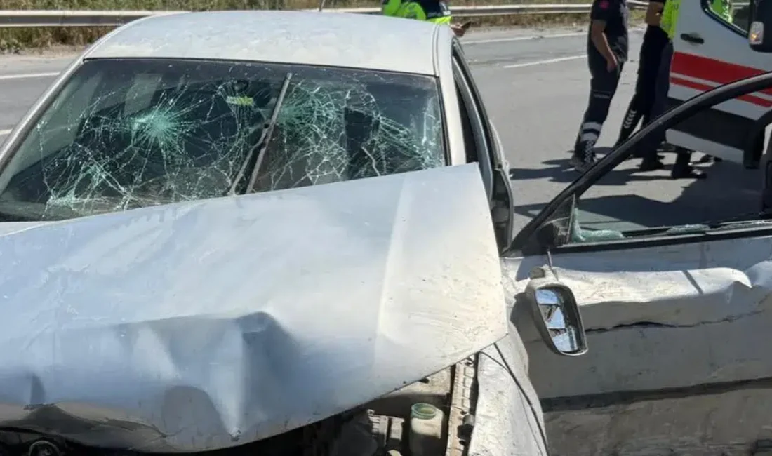Hatay’ın İskenderun ilçesinde seyir halindeki bir otomobilin kontrolünü kaybederek bariyerlere