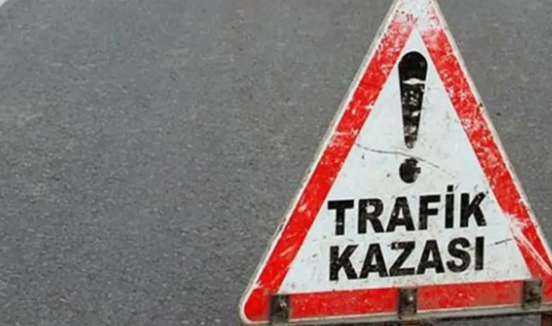 Karaman’da kontrolden çıkan bir otomobilin yol kenarındaki telefon direğine çarpması