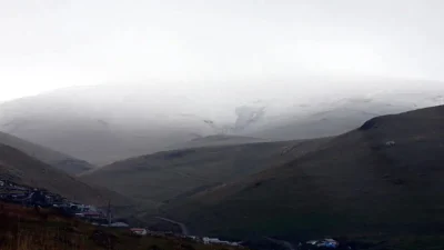 Ardahan’ın zirvelerinde aniden bastıran kar yağışı sonrası kentin yüksek kesimleri
