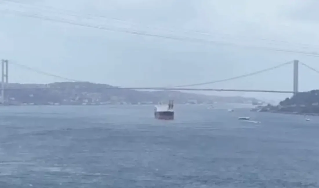 İstanbul Boğazı’nın ortasında makine arızası yaparak sürüklenme tehlikesi yaşayan Panama