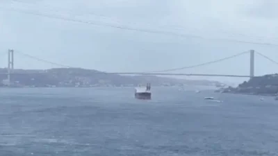 İstanbul Boğazı’nın ortasında makine arızası yaparak sürüklenme tehlikesi yaşayan Panama